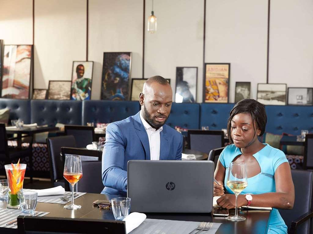 Novotel Abidjan Plateau Ресторан фото