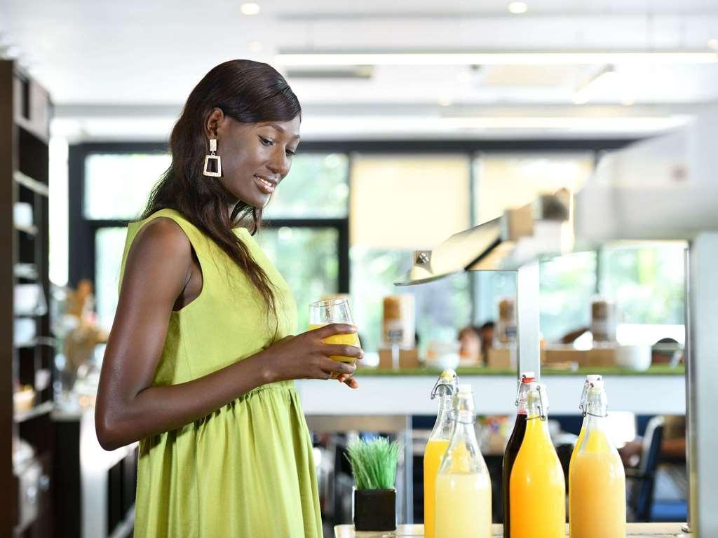 Novotel Abidjan Plateau Ресторан фото